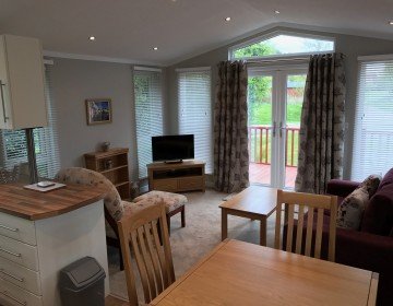 Large Detached Lodge LS15